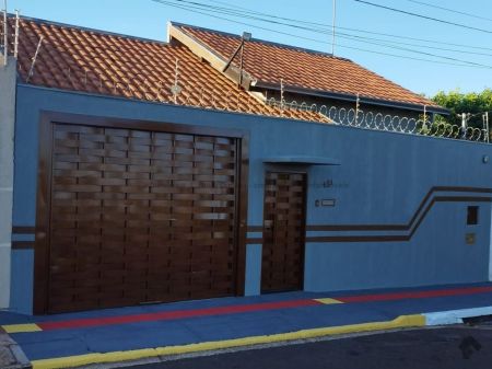 Casa-Térrea em Recanto Pantaneiro