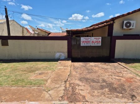 Casa-Térrea em Vila Estrela