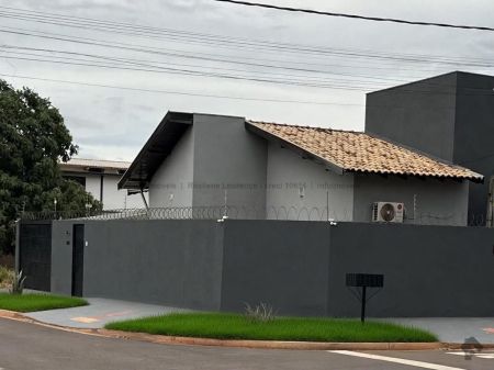 Casa-Térrea em Jardim Itatiaia