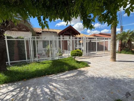 Casa-Térrea em Chácara Cachoeira