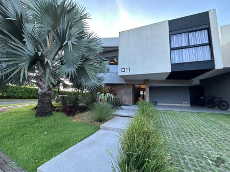 Sobrado-Condomínio em Residencial Alphaville III