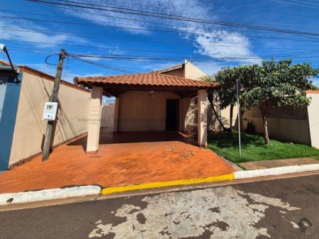 Casa-Térrea-Condomínio em Monte Castelo