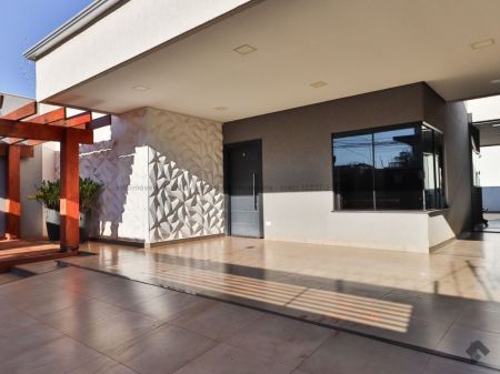 Casa-Térrea em Jardim Itatiaia