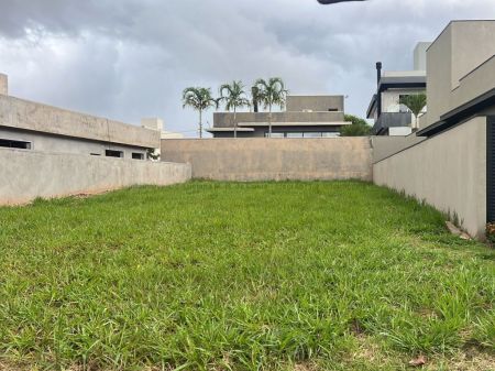Terreno-Condomínio em Residencial Alphaville IV