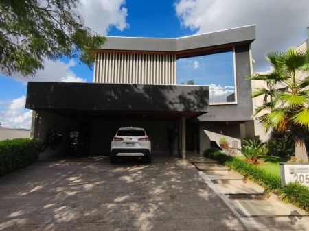 Sobrado-Condomínio em Pq. Residencial Damha III