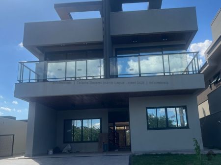 Sobrado-Condomínio em Residencial Alphaville III
