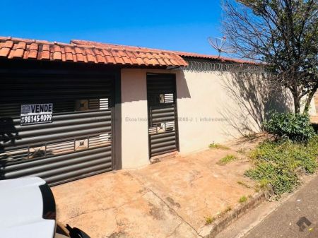 Casa-Térrea em Jardim Pênfigo