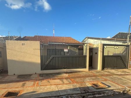 Casa-Térrea em Jardim São Lourenço