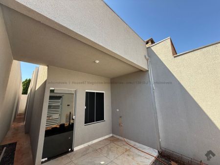 Casa-Térrea em Aero Rancho