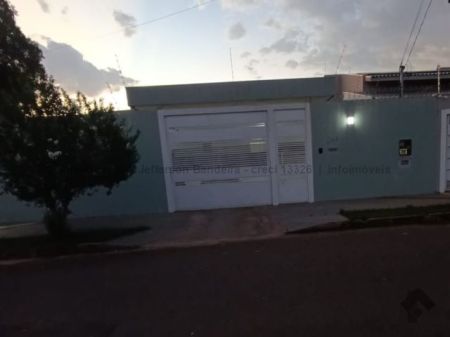 Casa-Térrea em Jardim Panamá