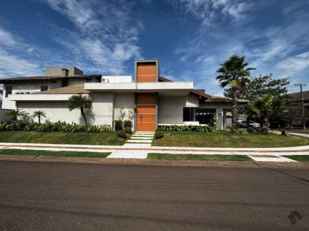 Sobrado-Condomínio em Pq. Residencial Damha II