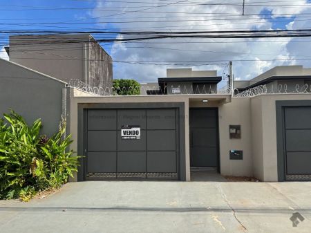 Casa-Térrea em Jardim Montevidéu