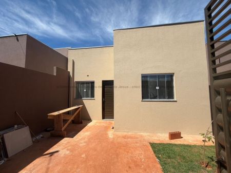 Casa-Térrea em Vila Santa Luzia
