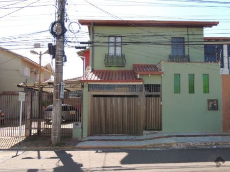 Sobrado em Jardim Jockey Club