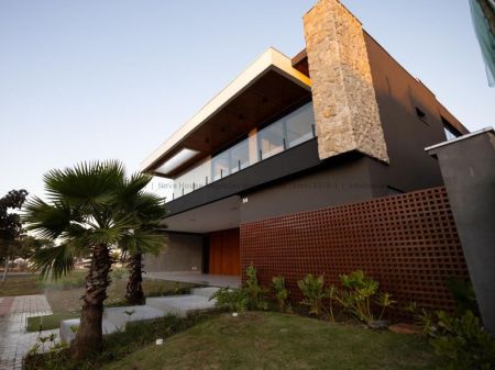 Sobrado-Condomínio em Riviera Home Club