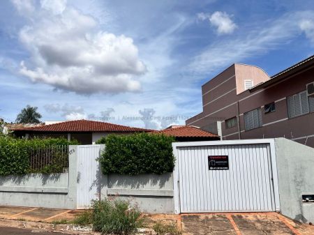 Casa-Térrea em Vila Castelo