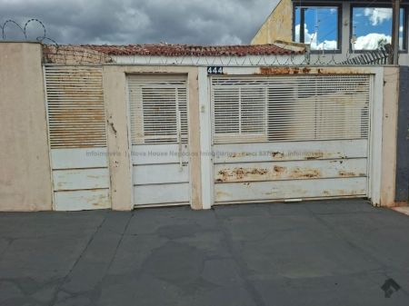 Casa-Térrea em Jardim Monte Líbano