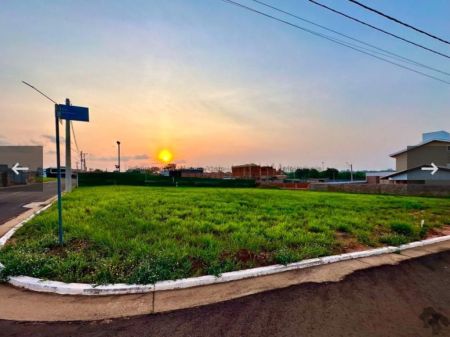 Terreno-Condomínio em Residencial Shalom