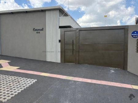 Casa-Térrea-Condomínio em São Francisco