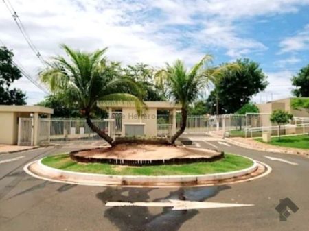Sobrado-Condomínio em Rita Vieira