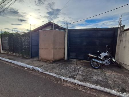 Casa-Térrea-Condomínio em Monte Castelo
