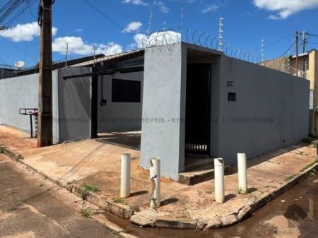 Casa-Térrea em Aero Rancho