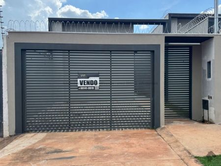 Casa-Térrea em Jardim Montevidéu