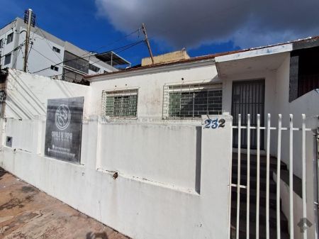 Casa Comercial em Vila Glória