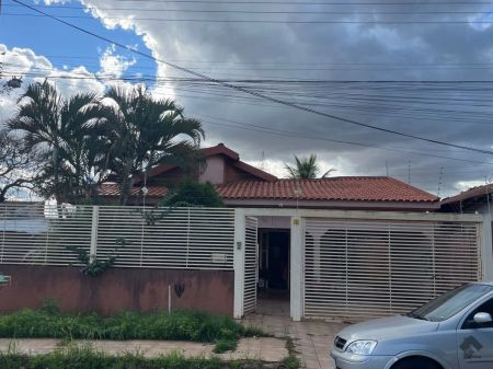 Casa-Térrea em Jardim Campina Verde