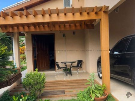 Casa-Térrea em Guanandi