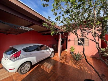 Casa-Térrea em Jardim Batistão