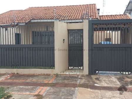 Casa-Térrea em Jardim São Lourenço