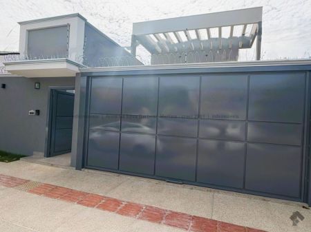 Casa-Térrea em Vila Vilas Boas