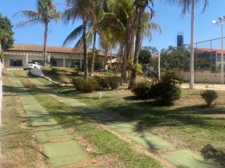 Casa-Térrea-Condomínio em Zona Rural