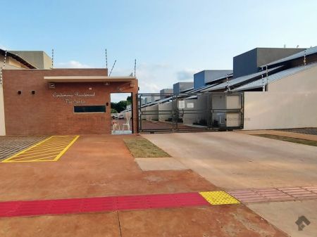 Casa-Térrea-Condomínio em Rita Vieira