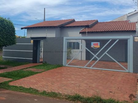 Casa-Térrea em Monte Castelo