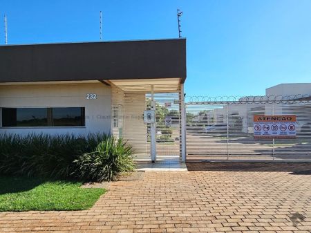Casa-Térrea-Condomínio em Vila Nasser