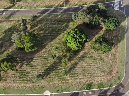 Terreno-Condomínio em Chácara dos Poderes