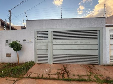 Casa-Térrea em Jardim Batistão
