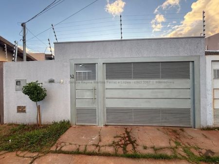 Casa-Térrea em Jardim Batistão
