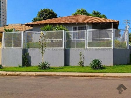 Casa-Térrea em Monte Castelo