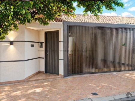 Casa-Térrea em Jardim São Lourenço