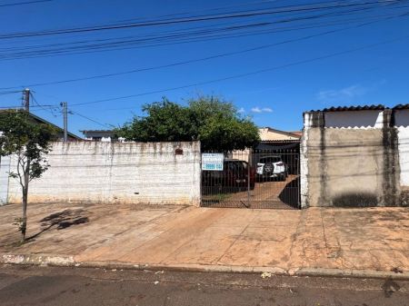 Casa-Térrea em Vila Progresso
