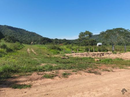 Terreno-Condomínio em Zona Rural