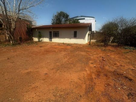 Casa-Térrea em Vila Carvalho
