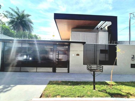 Casa-Térrea em Pioneiros