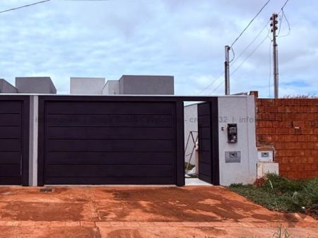 Casa-Térrea em Vila Santa Luiza