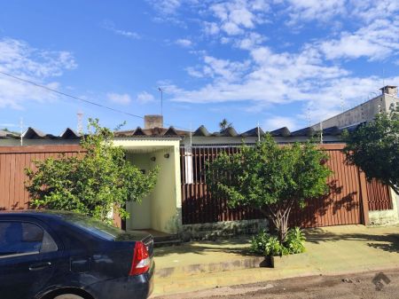 Casa-Térrea em Chácara Cachoeira