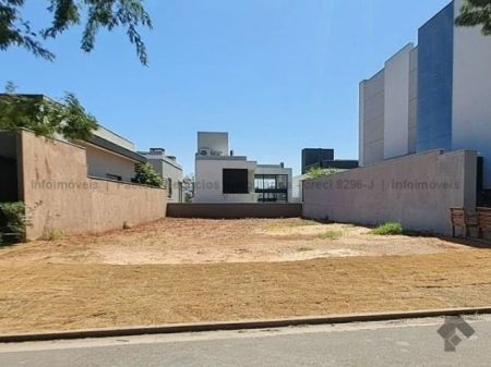 Terreno-Condomínio em Residencial Alphaville II