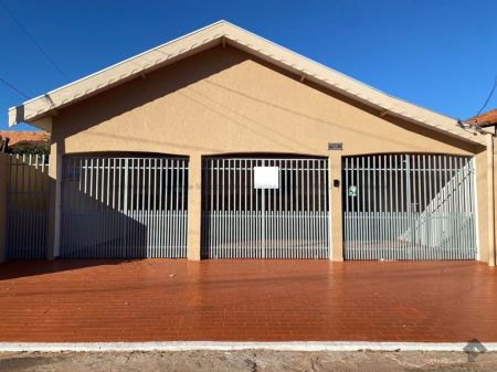 Casa-Térrea em Campo Alegre